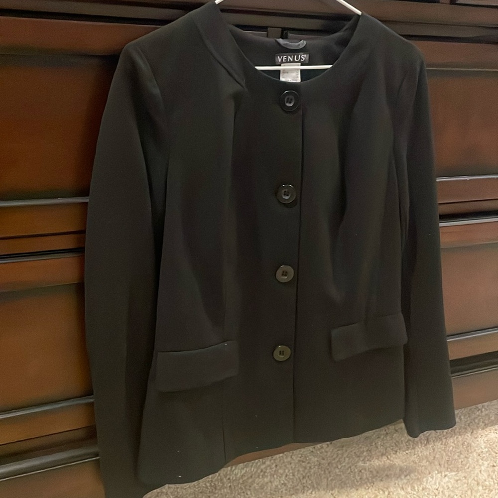 VENUS modern cut black blazer size 2